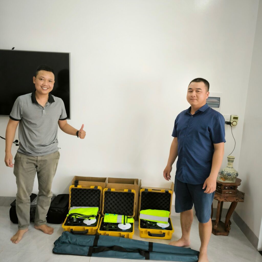 Bàn giao máy GPS 2 tần số RTK cho khách hàng